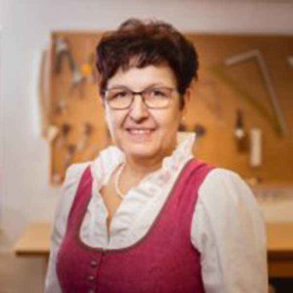 Josefine Raith